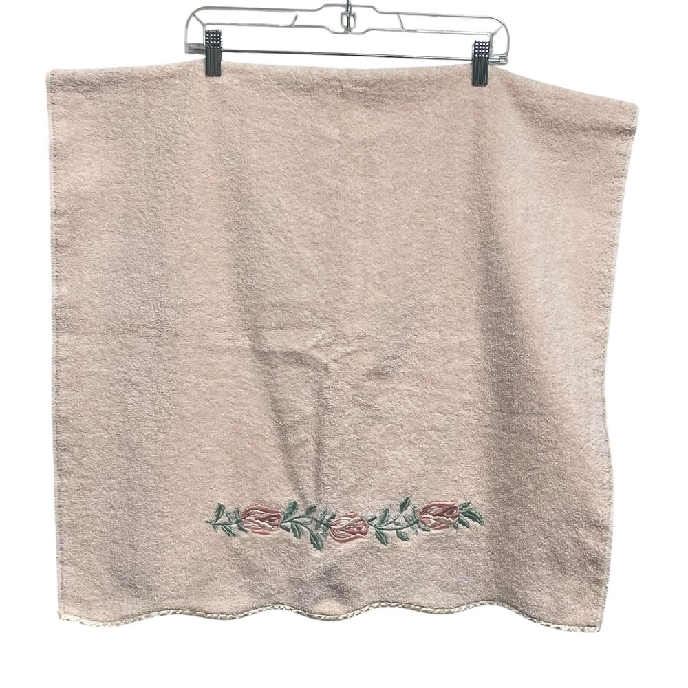 Vtg The Avanti Look *INSPIRED Pink Rose Towels Embroidered Scalloped USA Cotton